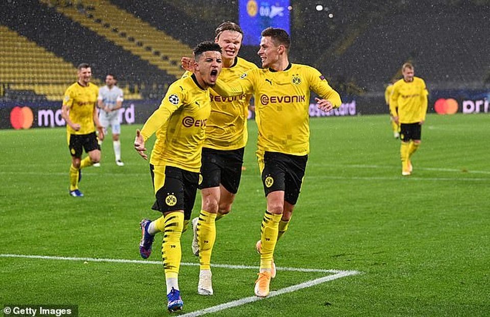 Sancho và Haaland cùng nổ súng giúp Dortmund thắng trận đầu tiên - 2 Sancho và Haaland cùng nổ súng giúp Dortmund thắng trận đầu tiên - 2