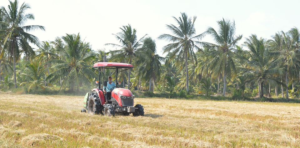 Dòng máy kéo Yanmar YM3: máy khỏe, chạy nhanh, thiết kế đẹp - 2 Dòng máy kéo Yanmar YM3: máy khỏe, chạy nhanh, thiết kế đẹp - 2