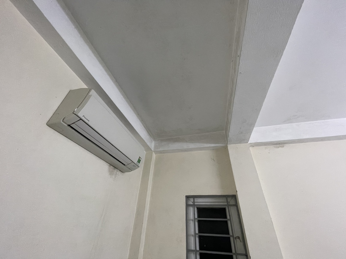 Người Hà Nội vật lộn với thời tiết nồm ẩm, sàn nhà đổ mồ hôi - 5 Người Hà Nội vật lộn với thời tiết nồm ẩm, sàn nhà đổ mồ hôi - 5
