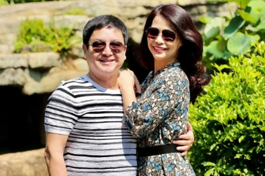 Á hậu kém 18 tuổi kể những "bí mật" khi yêu NSƯT Chí Trung