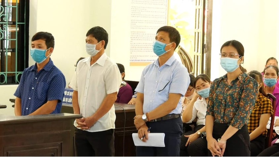 Chủ tịch phường và cán bộ địa chính lập hồ sơ khống, chiếm đoạt tiền GPMB - 1 Chủ tịch phường và cán bộ địa chính lập hồ sơ khống, chiếm đoạt tiền GPMB - 1