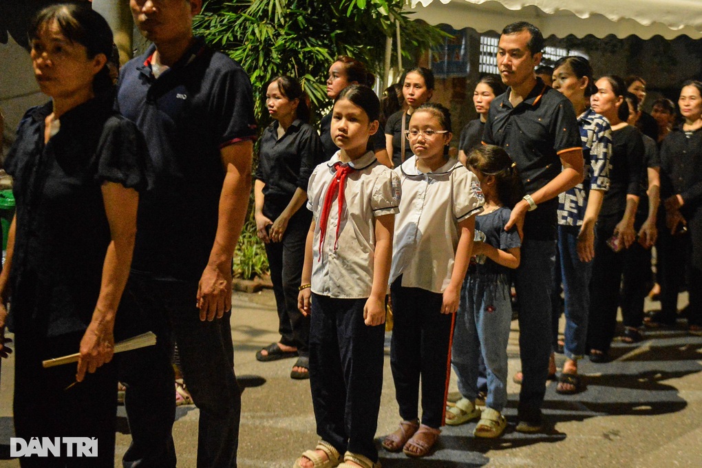 Tang lễ Tổng Bí thư ở quê nhà: Vạn người viếng không một tiếng ồn - 2 Tang lễ Tổng Bí thư ở quê nhà: Vạn người viếng không một tiếng ồn - 2