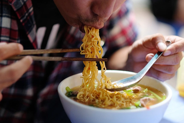 Người Việt ăn mì tôm nhiều cỡ nào?