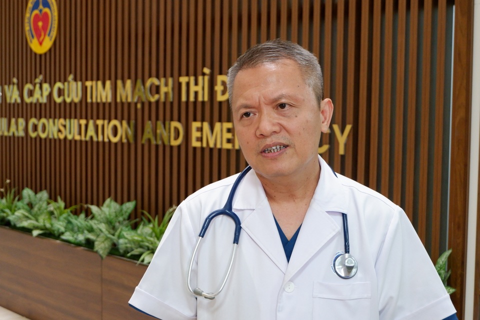 Hà Nội: Nam tài xế 20 năm nghiện thuốc bị nhồi máu cơ tim ngay trên đường - 5 Hà Nội: Nam tài xế 20 năm nghiện thuốc bị nhồi máu cơ tim ngay trên đường - 5