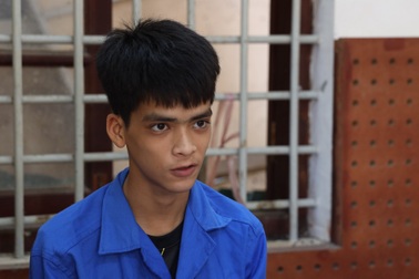 Bắt nam thanh niên làm bạn gái 14 tuổi mang bầu