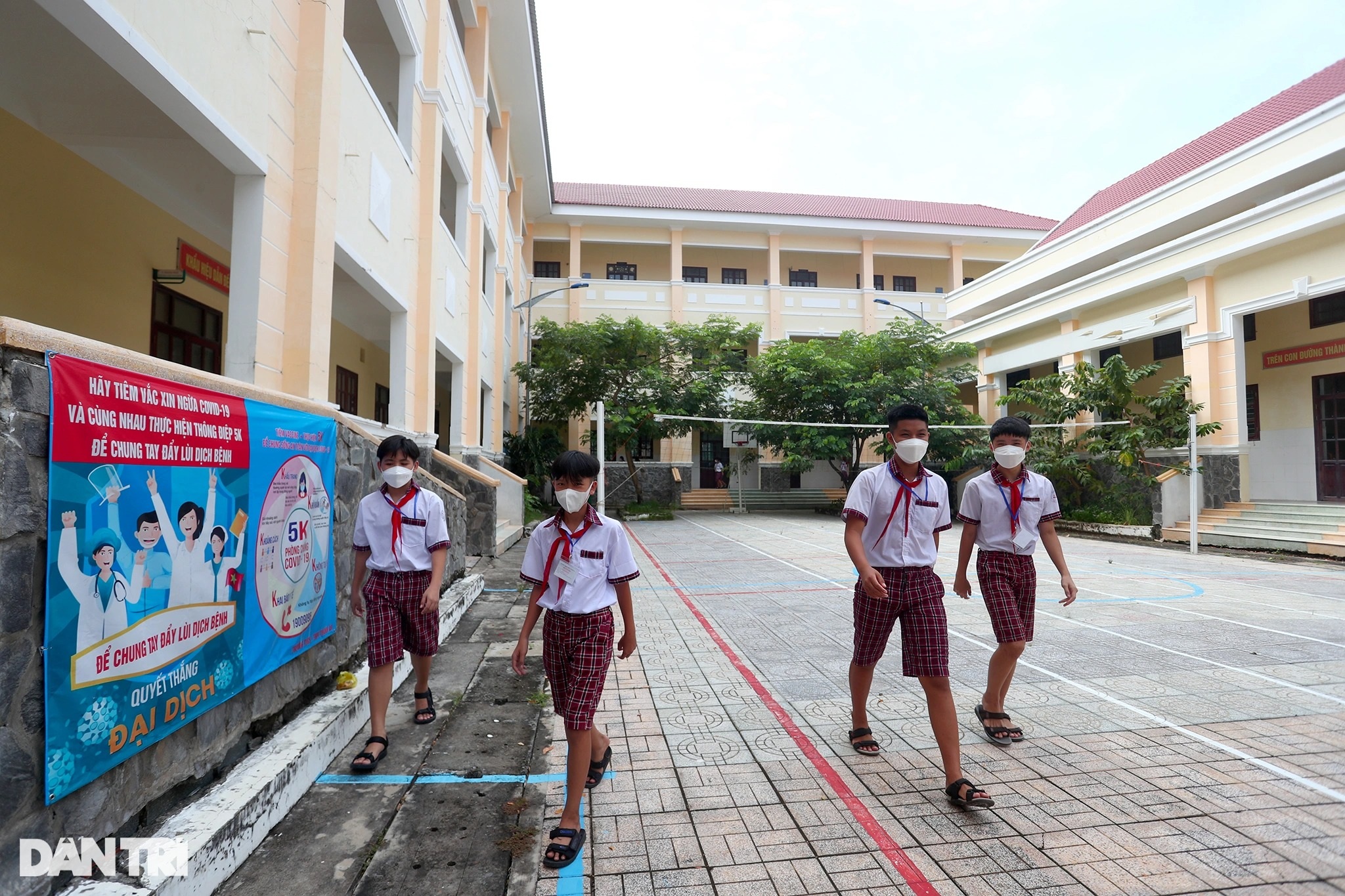 Học sinh xã đảo ở TPHCM háo hức tới trường sau thời gian dài học online - 12 Học sinh xã đảo ở TPHCM háo hức tới trường sau thời gian dài học online - 12