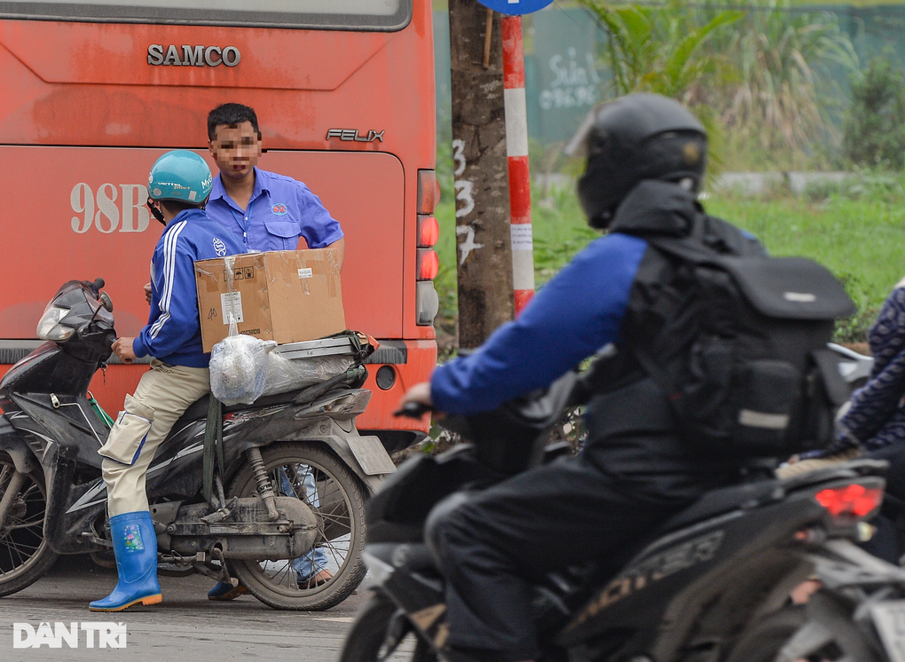 Hà Nội: Xe khách nhởn nhơ chạy như rùa bò quanh bến xe Giáp Bát, Mỹ Đình - 2 Hà Nội: Xe khách nhởn nhơ chạy như rùa bò quanh bến xe Giáp Bát, Mỹ Đình - 2