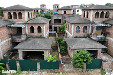 Biệt thự bỏ hoang hơn 10 năm, giá vẫn tăng hàng chục tỷ đồng