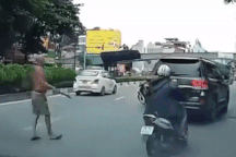 Bắt giữ "tiểu lý phi đao" trên đường phố Hà Nội