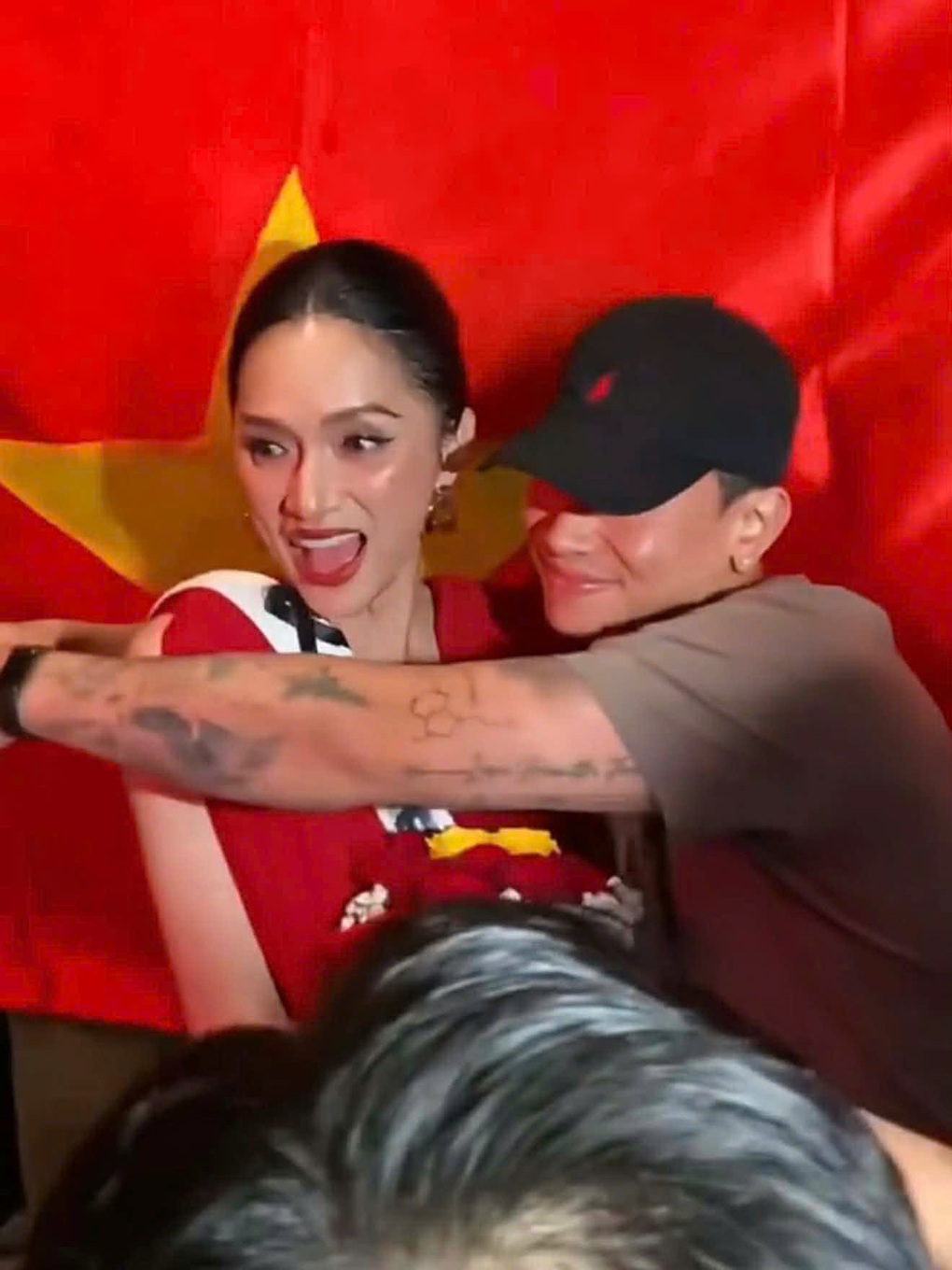 Hương Giang khóc khi trượt top 30: Tôi đã không làm mọi người tự hào - 3 Hương Giang khóc khi trượt top 30: Tôi đã không làm mọi người tự hào - 3