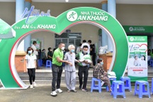 Biên Hòa: Ấm lòng 500 bà con nghèo đi khám bệnh miễn phí, nhận thuốc '0 đồng'