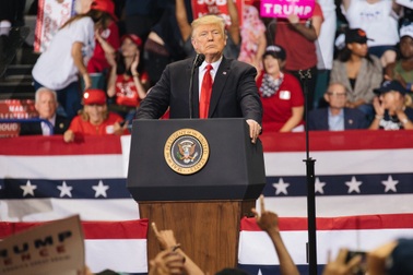 Bầu cử giữa kỳ Mỹ: Tổng thống Trump chúc mừng đảng Dân chủ giành lại Hạ viện