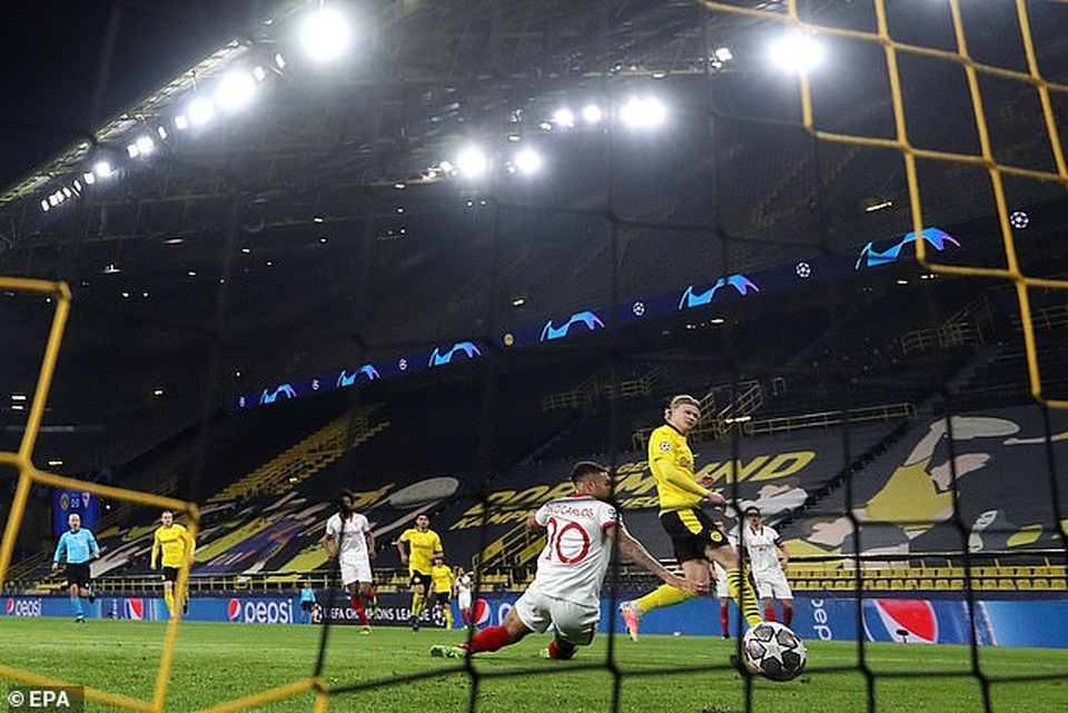 Haaland rực sáng, Dortmund nghẹt thở tiến vào tứ kết Champions League - 1 Haaland rực sáng, Dortmund nghẹt thở tiến vào tứ kết Champions League - 1