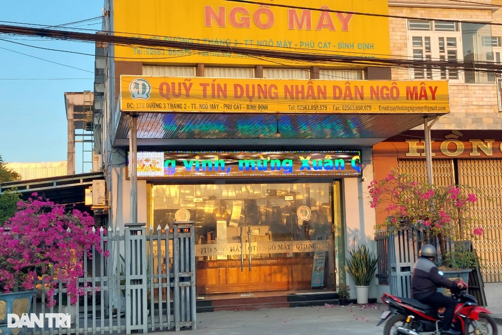 Chủ tịch Quỹ tín dụng quan hệ bất chính bị đề nghị đình chỉ công tác - 1 Chủ tịch Quỹ tín dụng quan hệ bất chính bị đề nghị đình chỉ công tác - 1