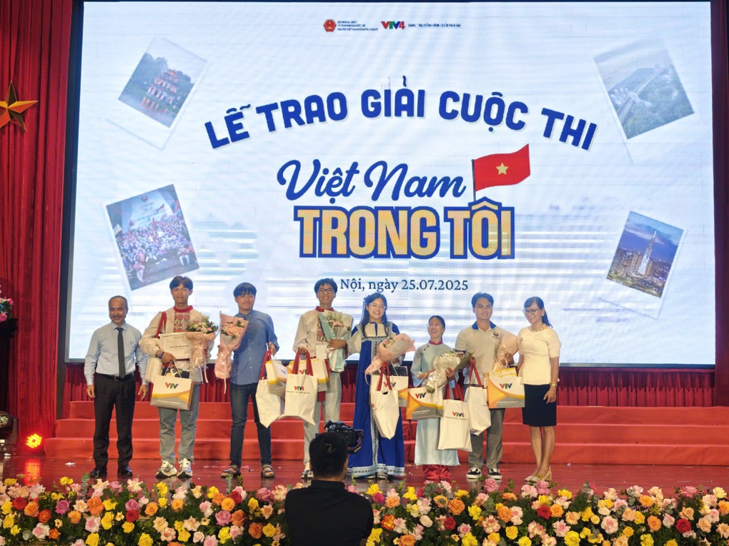 Kiều bào trẻ tự hào về đất nước Việt Nam thân thiện, nhân ái và phát triển - 2 Kiều bào trẻ tự hào về đất nước Việt Nam thân thiện, nhân ái và phát triển - 2