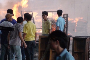 Hỏa hoạn thiêu rụi xưởng chế biến gỗ ngày giáp Tết