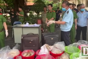 Xem Cảnh sát khám xét lô ma tuý trị giá 500 tỷ ở Sài Gòn