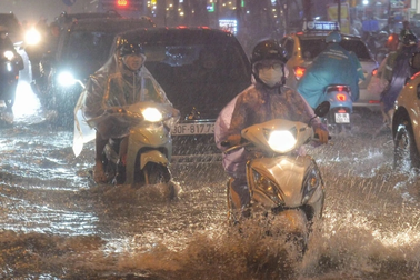 Khi nào Hà Nội hết cảnh "cứ mưa là ngập"?