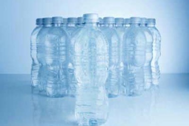 Hại thận vì uống nhiều nước khoáng