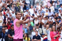 Alcaraz nối dài mạch thăng hoa, tiến vào tứ kết US Open