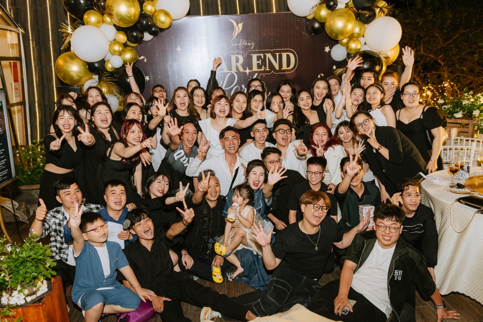 Có gì ở chàng IT kỳ cục mà nữ giám đốc chật vật 20 lần cầu hôn? - 8 Có gì ở chàng IT kỳ cục mà nữ giám đốc chật vật 20 lần cầu hôn? - 8