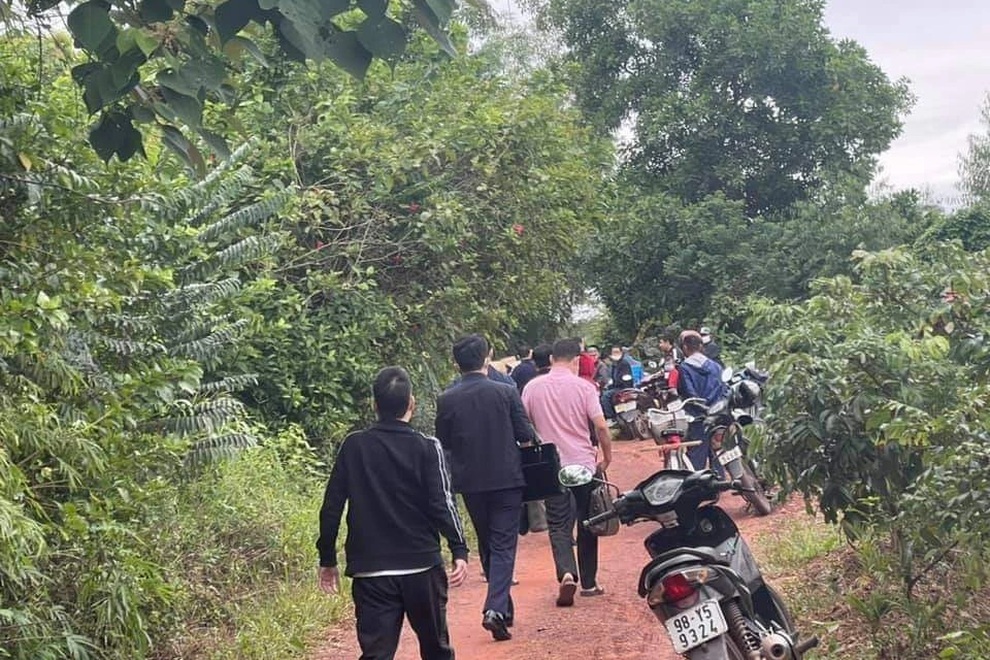 Đối tượng chém bố mẹ và em gái tử vong từng đi tù 7 năm vì chém vợ - 2 Đối tượng chém bố mẹ và em gái tử vong từng đi tù 7 năm vì chém vợ - 2