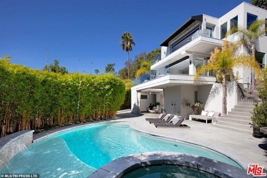 Nhà siêu sang, ca sỹ nhóm One Direction vẫn bán chịu lỗ