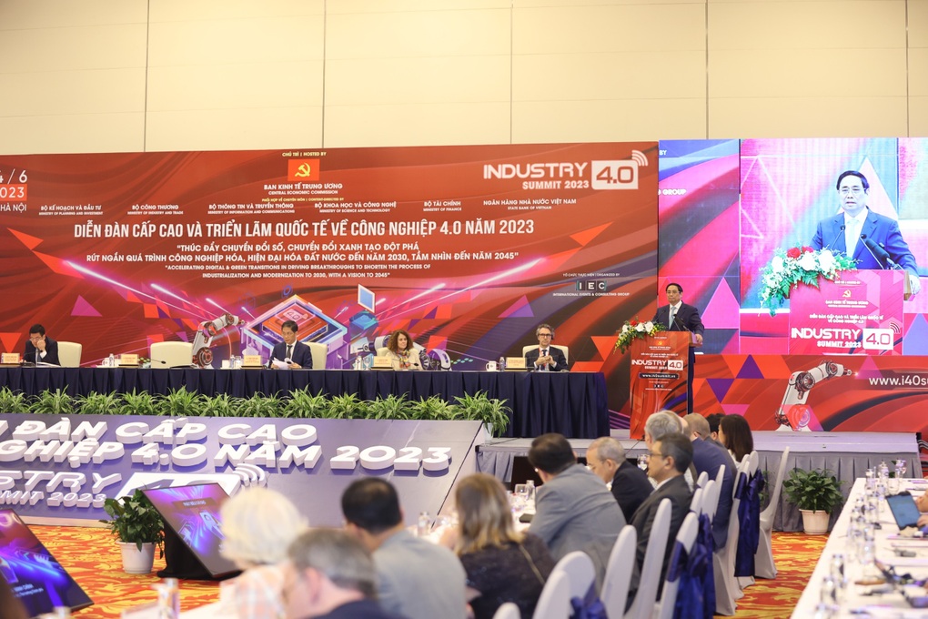 Thủ tướng: Đầu tư mạo hiểm, chấp nhận rủi ro để thần tốc chuyển đổi số - 2 Thủ tướng: Đầu tư mạo hiểm, chấp nhận rủi ro để thần tốc chuyển đổi số - 2