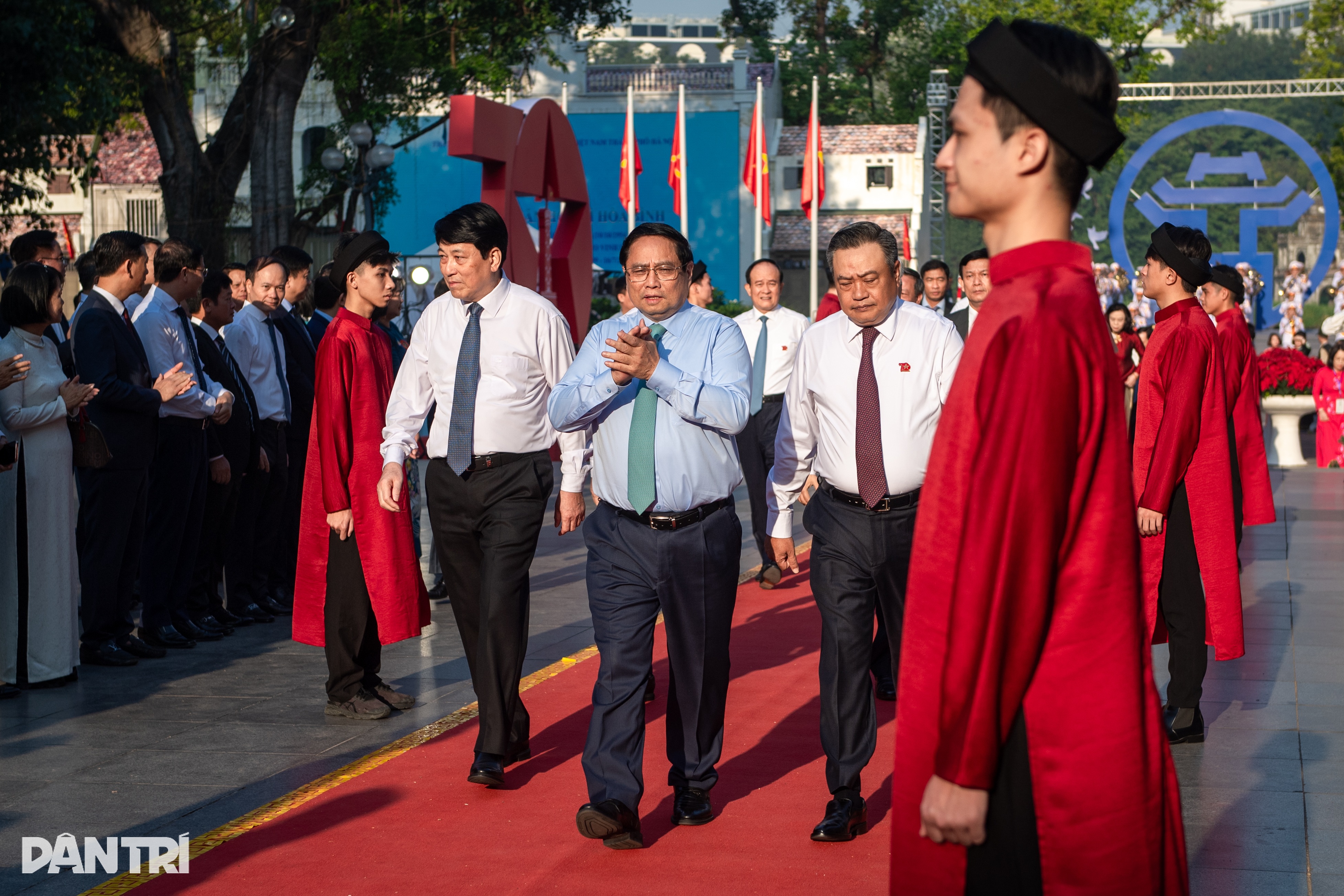 A atmosfera heroica recria o exército marchando para tomar a capital em 1954 - 2 Không khí hào hùng tái hiện đoàn quân tiến về tiếp quản Thủ đô năm 1954 - 2