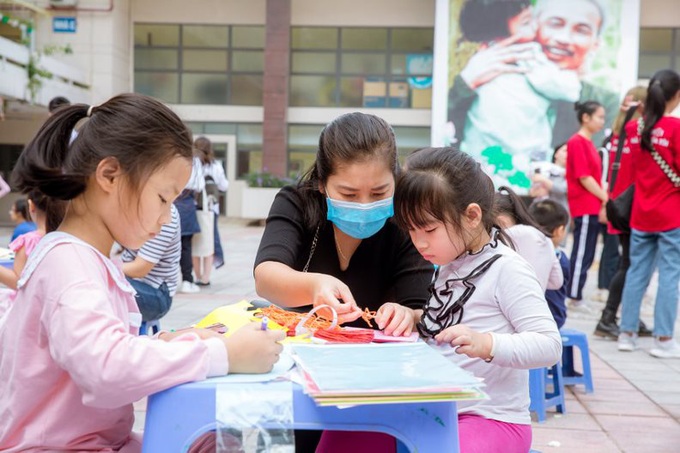 “Giáo dục bằng yêu thương”: Giúp các bậc phụ huynh tìm ra phương pháp giáo dục tích cực - Ảnh 1. “Giáo dục bằng yêu thương”: Giúp các bậc phụ huynh tìm ra phương pháp giáo dục tích cực - Ảnh 1.