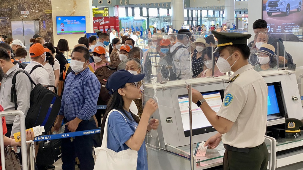 Khách mang dao lên máy bay, chuyến bay có thể bị uy hiếp như thế nào? - 3 Khách mang dao lên máy bay, chuyến bay có thể bị uy hiếp như thế nào? - 3