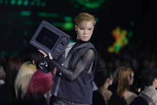 “Chị đẹp” Lynk Lee khoe nét nữ tính trên sàn diễn thời trang - 10