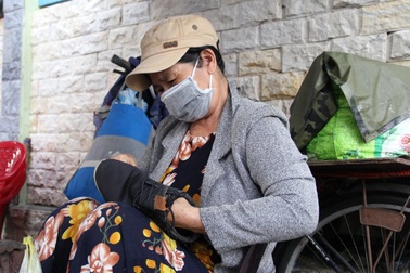 20/10 thầm lặng của những phụ nữ vất vả mưu sinh