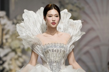 Hoa hậu Đoàn Thiên Ân mặc váy cưới mang hình tượng nữ thần hiện đại