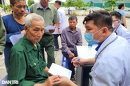 Các cựu chiến binh xúc động khi được khám bệnh, nhận thuốc miễn phí
