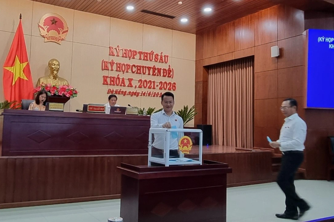 Bãi nhiệm Phó Chủ tịch HĐND TP Đà Nẵng đối với ông Lê Minh Trung - 1 Bãi nhiệm Phó Chủ tịch HĐND TP Đà Nẵng đối với ông Lê Minh Trung - 1