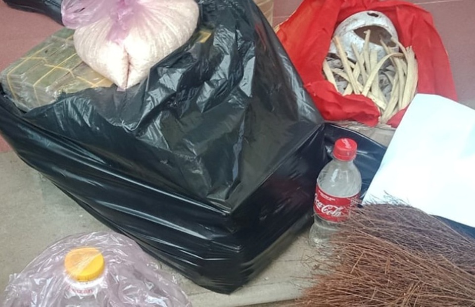 Một phụ nữ thuê người chôn sọ dừa, làm mộ giả ở nghĩa trang - 2 Một phụ nữ thuê người chôn sọ dừa, làm mộ giả ở nghĩa trang - 2