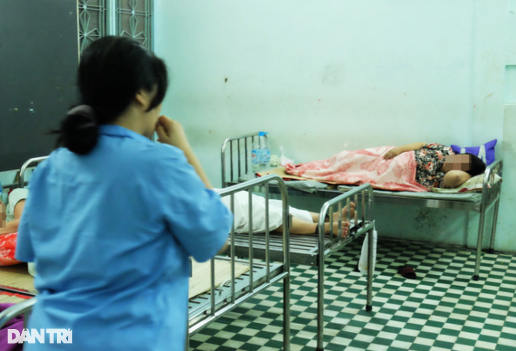 Trầm cảm vì học phí, nữ sinh phải vào Bệnh viện Tâm thần TPHCM cấp cứu - 3 Trầm cảm vì học phí, nữ sinh phải vào Bệnh viện Tâm thần TPHCM cấp cứu - 3
