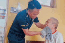 Chuyện xúc động về clip con chăm cha U90 ở Ninh Bình hút triệu view