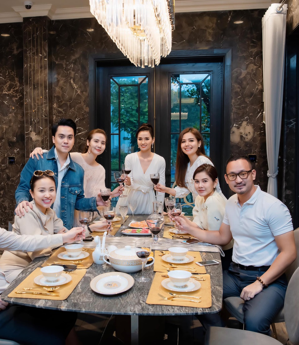Không gian sống xa hoa trong biệt thự triệu đô của Lã Thanh Huyền - 8 Không gian sống xa hoa trong biệt thự triệu đô của Lã Thanh Huyền - 8