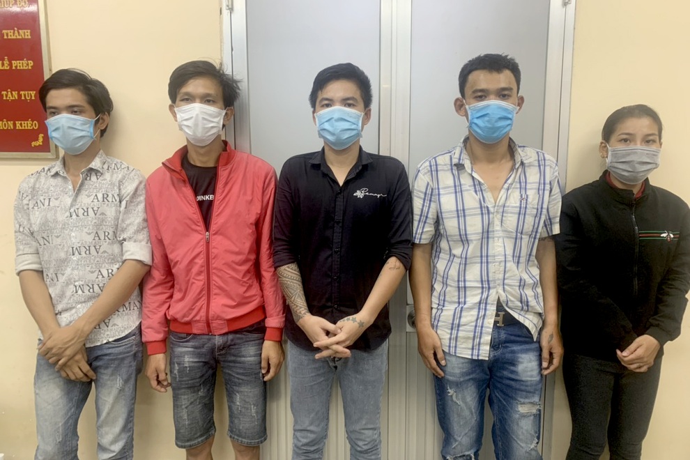 Băng cướp 2 lần tấn công bà chủ tạp hóa trấn lột tiền, vàng - 1 Băng cướp 2 lần tấn công bà chủ tạp hóa trấn lột tiền, vàng - 1