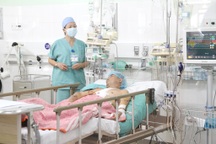 Nhờ hoãn chuyến bay, trái tim Hà Nội "đập" trong lồng ngực bệnh nhân Huế