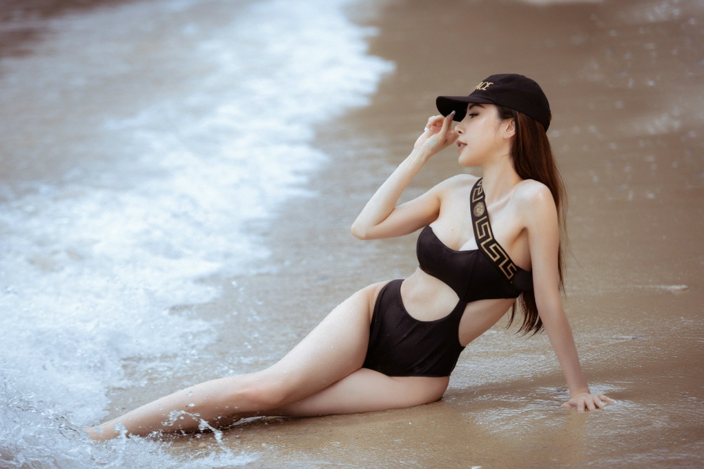 Hoa hậu Áo dài Hoàng Dung gợi cảm với bikini - 2 Hoa hậu Áo dài Hoàng Dung gợi cảm với bikini - 2