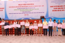 Sửa nhà, tặng sổ tiết kiệm cho đoàn viên công đoàn mắc bệnh hiểm nghèo