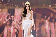 Lê Hoàng Phương diện đầm lấy cảm hứng từ biển, khép lại nhiệm kỳ hoa hậu