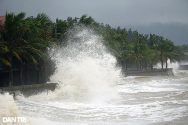 Cảnh báo các địa phương ven biển về áp thấp trên Biển Đông