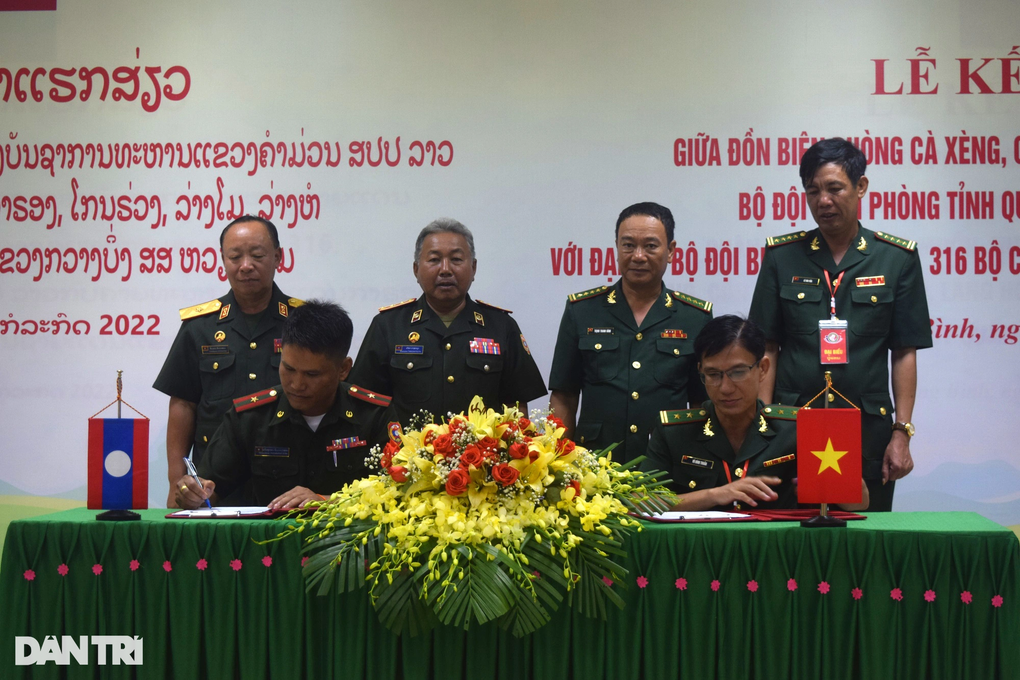 Mở gian hàng Việt giá 0 đồng, tặng công trình ánh sáng trên đất Lào - 7