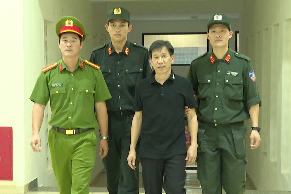 Vụ bắt giang hồ Mạnh “Gỗ”: Nhiều cán bộ kiểm lâm nhận hối lộ - 2