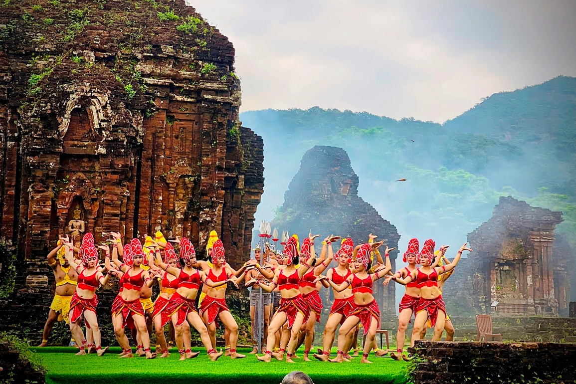 Đêm Mỹ Sơn huyền thoại kể về Thung lũng - Câu chuyện thời gian - 2 Đêm Mỹ Sơn huyền thoại kể về Thung lũng - Câu chuyện thời gian - 2