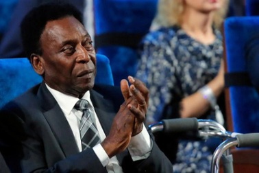 Pele rời phòng chăm sóc đặc biệt sau ca phẫu thuật